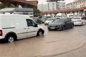 veysel-karani-beldesinde-saganak-sonrasi-is-yerleri-ve-seralar-su-altinda-zUew1gfB.jpg