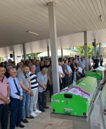 aile-feci-olayi-esini-ve-kizini-kaybeden-kadinin-cenazesi-gozyaslariyla-ugurlandi-3F1eYnxB.jpg