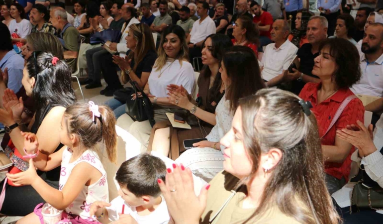ayse-ceylan-topcu-imza-gunu-diyarbakirda-buyuk-ilgiyle-karsilandi-NDz9Lv9n.jpg