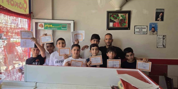 cermikte-takdir-belgesi-alan-ogrencilere-cigkofte-ve-ayran-ikrami-e9m4iaEV.jpg