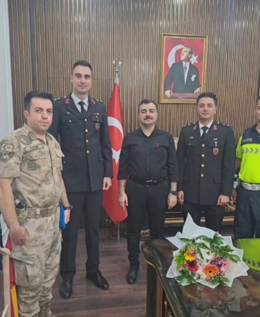 dicle-kaymakami-mustafa-atistan-jandarma-ekibine-kutlama-ve-takdir-IVElEszN.jpg