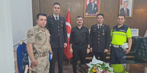 dicle-kaymakami-mustafa-atistan-jandarma-ekibine-kutlama-ve-takdir-IVElEszN.jpg