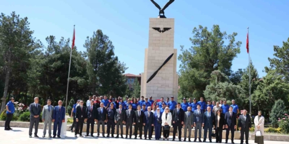 diyarbakir-ceza-infaz-personeli-gunu-toreni-ve-sehitlik-ziyareti-4I1w5W5G.jpg