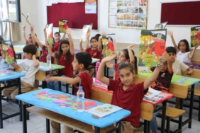 diyarbakirda-egitim-yili-coskuyla-sona-erdi-ogrenciler-karnelerini-aldi-JH3aeLIP.jpg