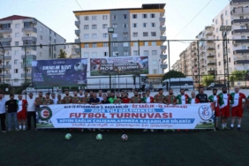dostluk-ve-dayanisma-icin-futbol-turnuvasi-basladi-saglik-ve-sosyal-hizmet-emekcileri-birlikte-sahada-PYOgWBeW.jpg