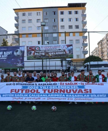 dostluk-ve-dayanisma-icin-futbol-turnuvasi-basladi-saglik-ve-sosyal-hizmet-emekcileri-birlikte-sahada-PYOgWBeW.jpg