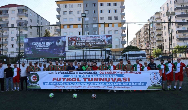dostluk-ve-dayanisma-icin-futbol-turnuvasi-basladi-saglik-ve-sosyal-hizmet-emekcileri-birlikte-sahada-PYOgWBeW.jpg