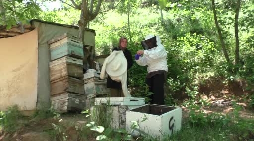 gelin-gorumce-isbirligiyle-aricilikta-buyuyen-basari-5-kovanla-baslayan-yolculuk-100-kovana-ulasti-H1I2An4L.jpg