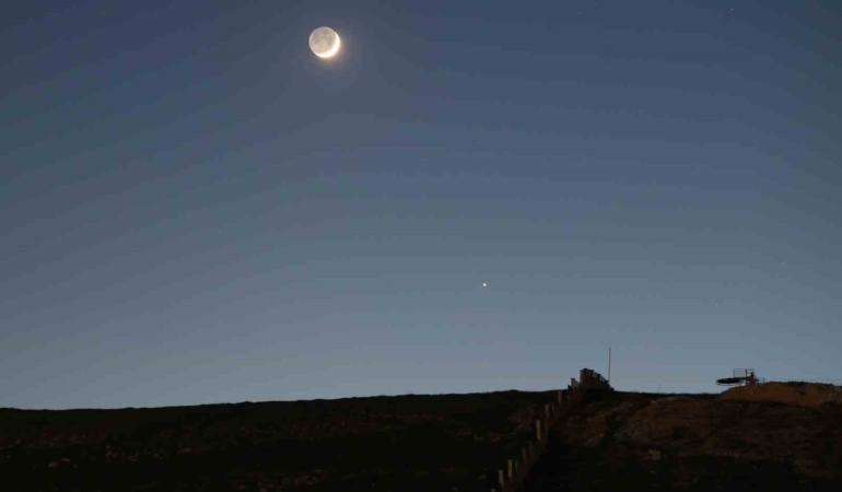 gok-bulusmasi-ay-venus-ve-jupiter-bitlisin-gokyuzunde-birlikte-parladi-sXN1eRXU.jpg