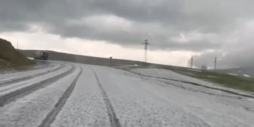 ilgar-dagi-gecidinde-dolu-yagisi-trafik-ve-gorus-guclukleri-YFqXU1m9.jpg