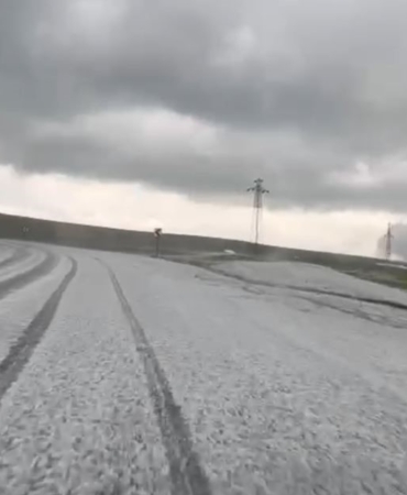 ilgar-dagi-gecidinde-dolu-yagisi-trafik-ve-gorus-guclukleri-YFqXU1m9.jpg