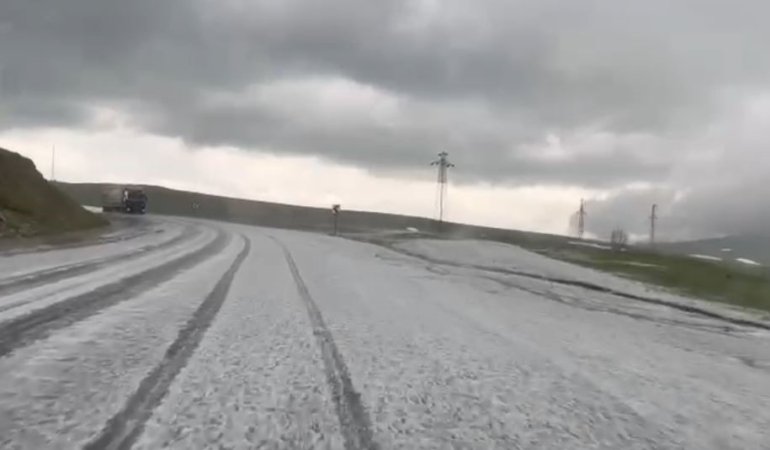 ilgar-dagi-gecidinde-dolu-yagisi-trafik-ve-gorus-guclukleri-YFqXU1m9.jpg