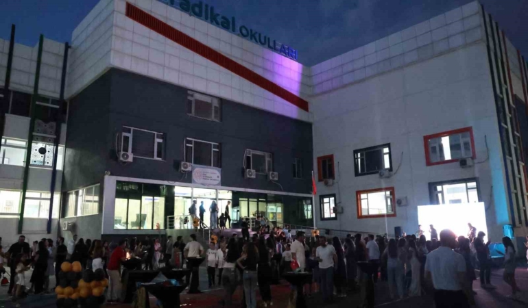 mezuniyet-coskusu-8inci-sinif-ogrencileri-kep-atti-ve-gururlu-veda-utPwwJ81.jpg
