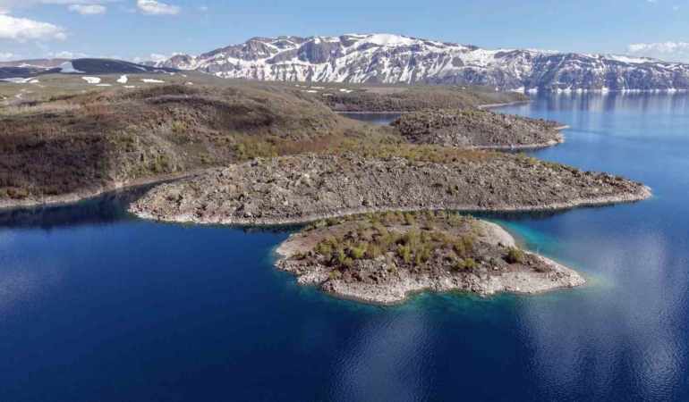 nemrut-kalderasi-bitlisin-kardan-yolu-acilan-turizm-cenneti-npttXrGr.jpg