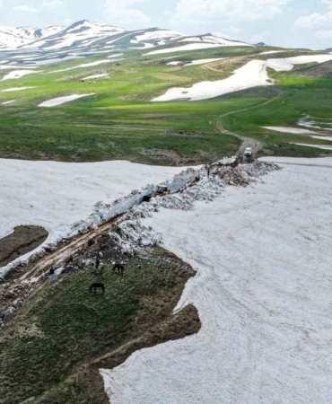norduz-yaylalarinda-yaz-sezonu-karla-mucadele-ve-ulasim-acilmasi-gxVTrR5c.jpg