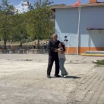 sevgi-dolu-okul-servisi-anlari-dede-ve-torunun-bulusmasi-XMCnX2Fu.jpg