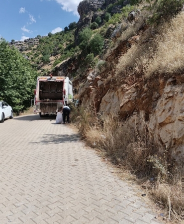 sinek-cayinda-piknik-sonrasi-temizlik-hareketi-cermik-belediyesi-cevreyi-koruyor-9eLurPst.jpg