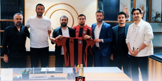 vanspor-fk-ozan-can-kokcuyu-resmen-kadrosuna-katti-besiktasli-orkun-kokcunun-agabeyi-transfer-edildi-peNT9MmQ.jpg