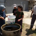 yesilyurtta-dut-pekmezi-geleneksel-yontemlerle-yogun-mesaiyle-uretilen-lezzet-snWwHqk9.jpg