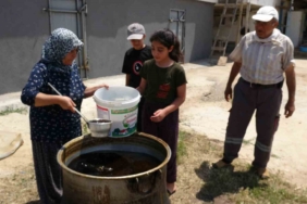 yesilyurtta-dut-pekmezi-geleneksel-yontemlerle-yogun-mesaiyle-uretilen-lezzet-snWwHqk9.jpg