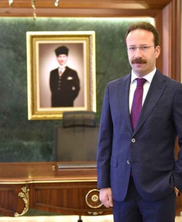 ardahan-valiligi-gorev-degisimi-cicekli-yerine-yeni-vali-atandi-ww6tr1YI.jpg