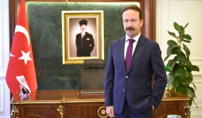 ardahan-valiligi-gorev-degisimi-cicekli-yerine-yeni-vali-atandi-ww6tr1YI.jpg