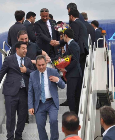 baku-kars-direkt-ucuslariyla-yeni-bir-hava-koprusu-ticaret-ve-turizme-odaklanan-stratejik-adim-TCYfrniF.jpg