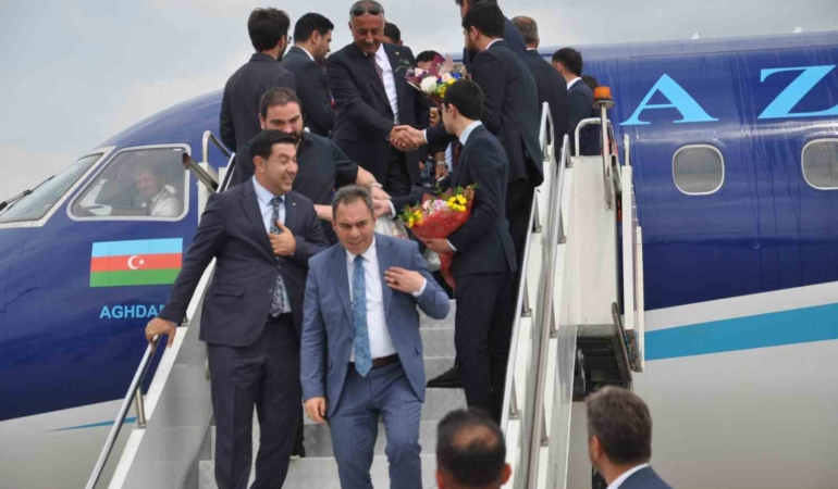 baku-kars-direkt-ucuslariyla-yeni-bir-hava-koprusu-ticaret-ve-turizme-odaklanan-stratejik-adim-TCYfrniF.jpg