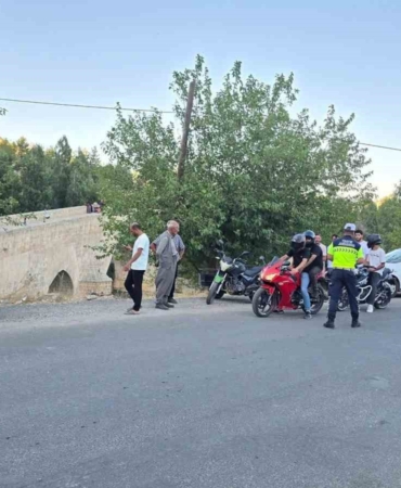 cermikte-jandarma-trafik-denetimi-suruyor-kurallara-uymayanlar-uyarildi-5PgFBOdE.jpg