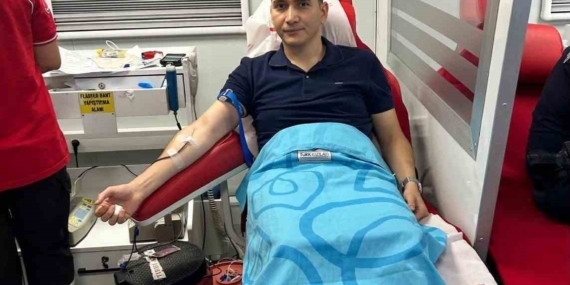 cermikte-kaymakam-karatastan-kizilay-kan-bagisi-destegi-9AmqrLCY.jpg