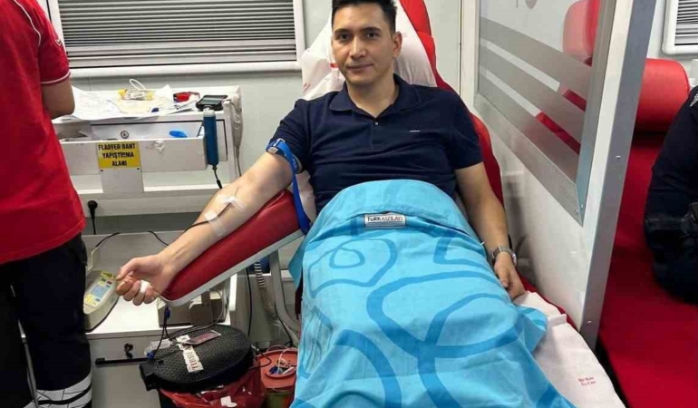 cermikte-kaymakam-karatastan-kizilay-kan-bagisi-destegi-9AmqrLCY.jpg