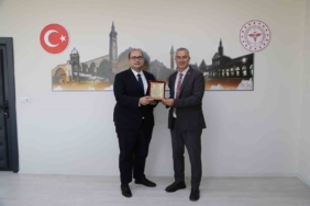 dicle-ilce-saglik-mudurune-tesekkur-ziyareti-ve-yeni-gorevine-basari-dilekleri-WZn4mVlq.jpg