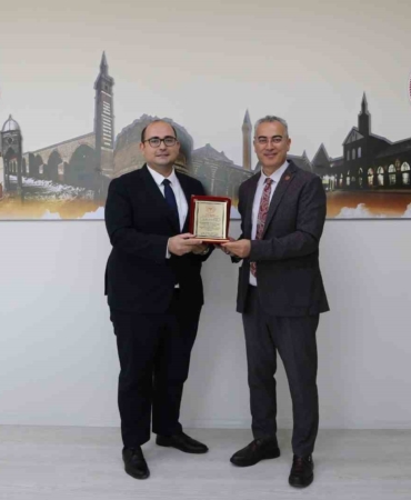 dicle-ilce-saglik-mudurune-tesekkur-ziyareti-ve-yeni-gorevine-basari-dilekleri-WZn4mVlq.jpg