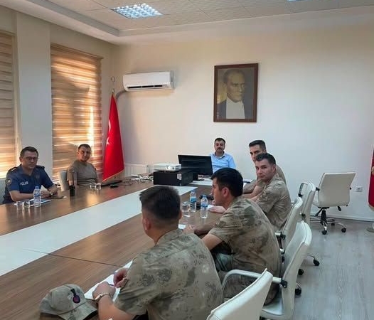 diclede-asayis-degerlendirme-toplantisi-huzur-ve-guven-icin-koordineli-calismalar-HZmqYYiK.jpg