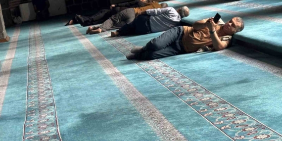 diyarbakirda-sicaklar-bastirirken-camiler-serin-bir-soluk-sunuyor-PrNXyQuK.jpg