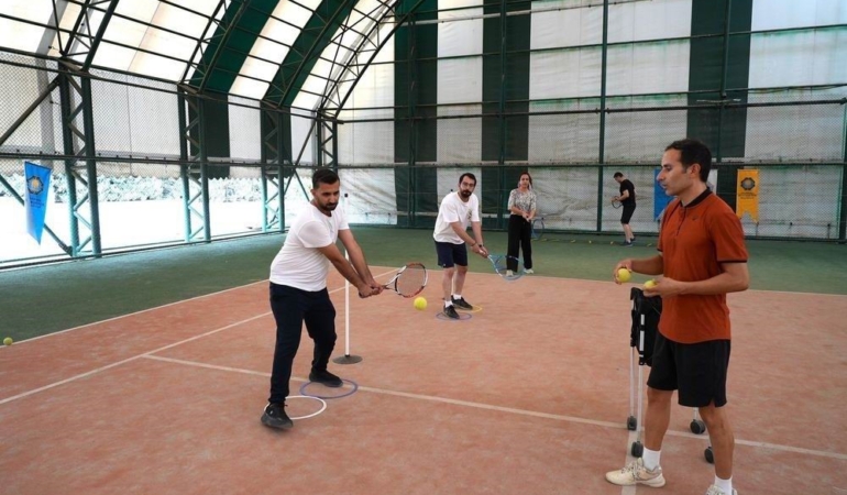 diyarbakirda-ucretsiz-tenis-kurslariyla-540-kursiyerle-ilgi-artiyor-pYAIpNk4.jpg