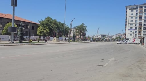 elazigda-sicaklar-sehir-hayatini-yavaslatti-sokaklar-bos-kaldi-Aq32zFcq.jpg