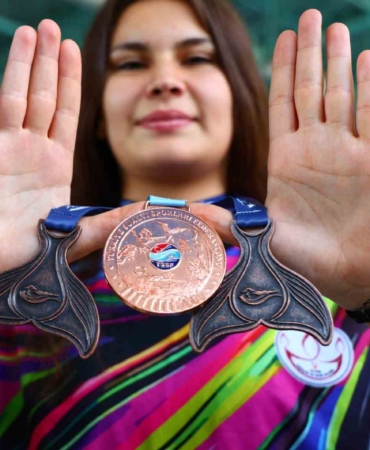 elazigli-yuzucu-zeynep-avci-dunya-kupasinda-iki-bronz-madalya-kazandi-a2Me9BsY.jpg