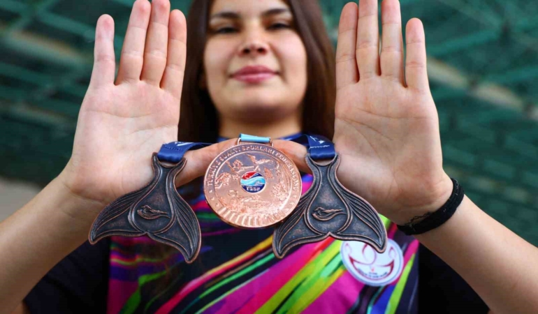 elazigli-yuzucu-zeynep-avci-dunya-kupasinda-iki-bronz-madalya-kazandi-a2Me9BsY.jpg