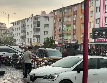 igdirda-siddetli-firtina-ve-dolu-yagisi-sonrasi-yasanan-hasar-ve-enerji-altyapi-krizi-WhZgjKIa.jpg