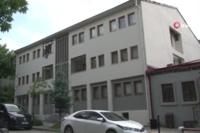 kars-valiligi-onunde-bayrak-sevgisi-kusaklar-boyunca-devam-eden-bir-gelenek-AfQC3rJd.jpg