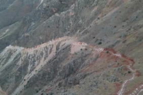 kebanda-zirki-yolunda-kayaliklar-kontrollu-patlatmayla-ulasima-aciliyor-UlFlzFRJ.jpg