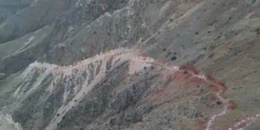 kebanda-zirki-yolunda-kayaliklar-kontrollu-patlatmayla-ulasima-aciliyor-UlFlzFRJ.jpg