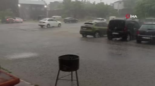 Kente Sağanak ve Fırtına: Ev ve Yol Güçlükte