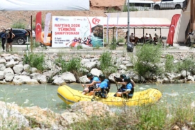 turkiye-rafting-sampiyonasi-3-ayak-van-catakta-heyecan-suruyor-cuVWHdZW.jpg