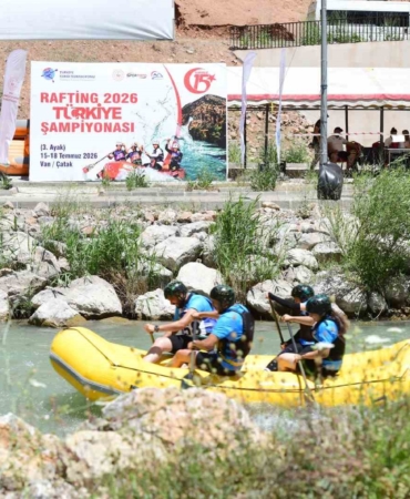 turkiye-rafting-sampiyonasi-3-ayak-van-catakta-heyecan-suruyor-cuVWHdZW.jpg