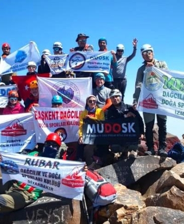 26-agustos-malazgirt-zafer-tirmanisiyla-anlam-ve-ruh-birlikte-zirveye-tasindi-Ddw7Sjsn.jpg
