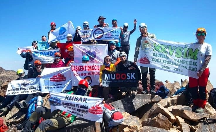 26-agustos-malazgirt-zafer-tirmanisiyla-anlam-ve-ruh-birlikte-zirveye-tasindi-Ddw7Sjsn.jpg
