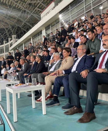 diyarbakirda-sporda-dostluk-ve-kardeslik-vurgusu-aydindan-birlik-mesaji-OXYgr92n.jpg