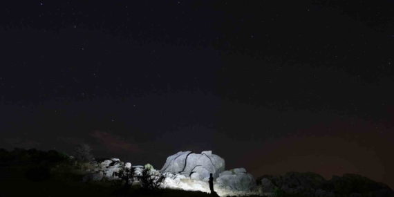 Harput’un Gökyüzü Büyüsü: Perseid Meteor Yağmuru Elazığ’da Buzluk Mağarası’nda Görüntülendi